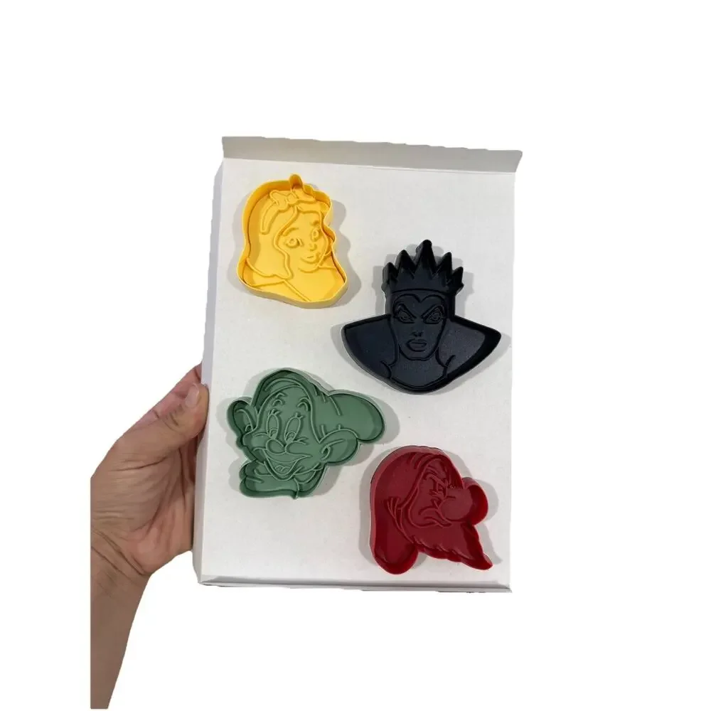 WILLIAM SONOMA Disney Snow White Wicked Queen‎ Dopey Grumpy Dwarfs COOKIE CUTTER